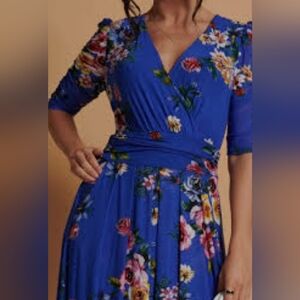DR2 FLORAL DRESS SIZE MEDIUM